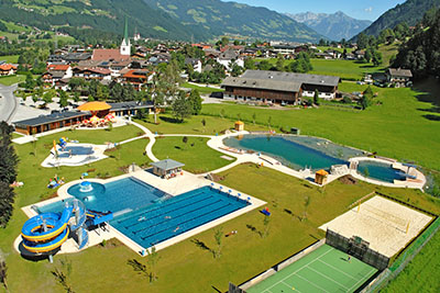 Haus aussen 1 Schwimmbad